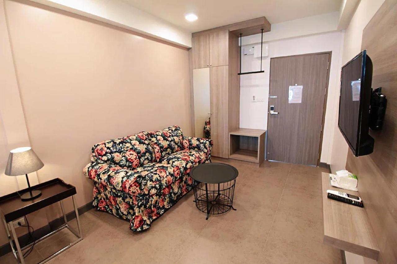 R 17 Living Hotel Бангкок Екстер'єр фото