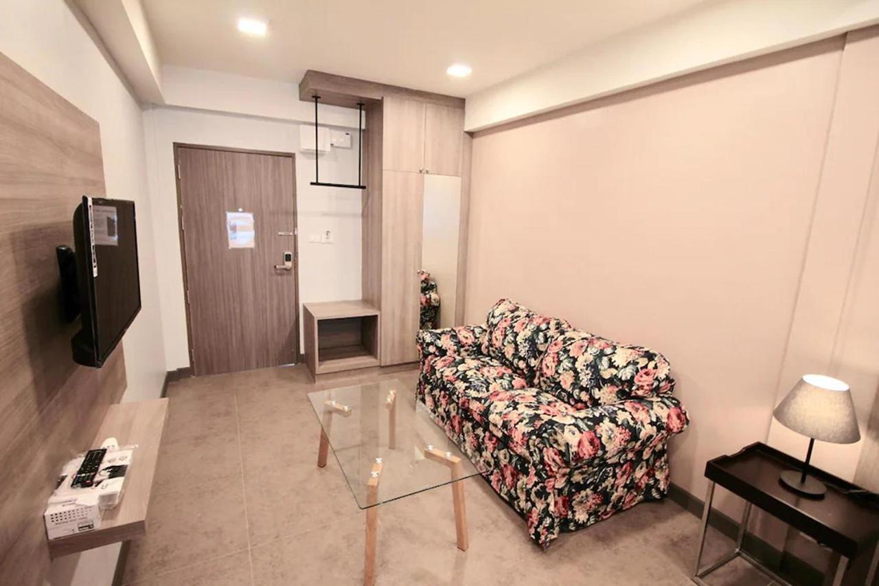 R 17 Living Hotel Бангкок Екстер'єр фото