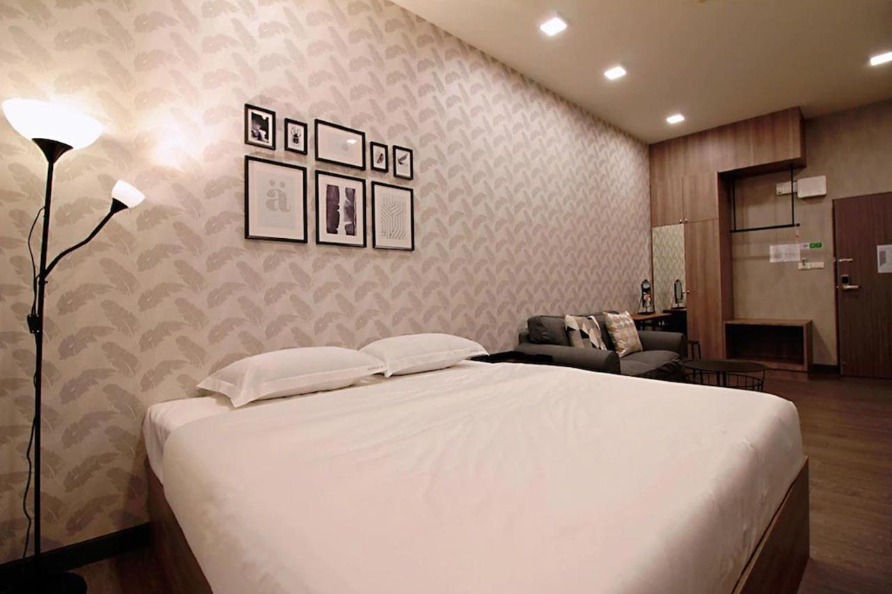 R 17 Living Hotel Бангкок Екстер'єр фото