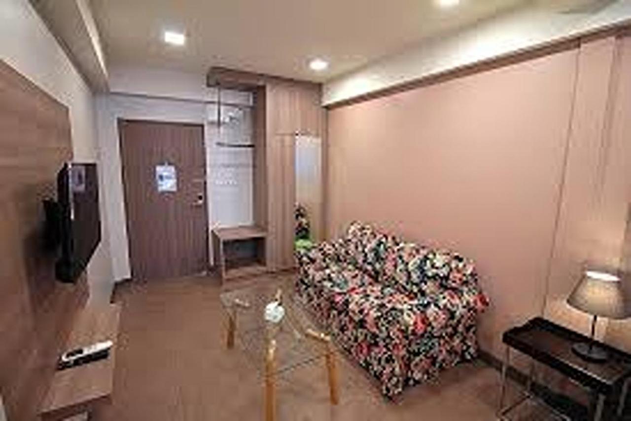R 17 Living Hotel Бангкок Екстер'єр фото