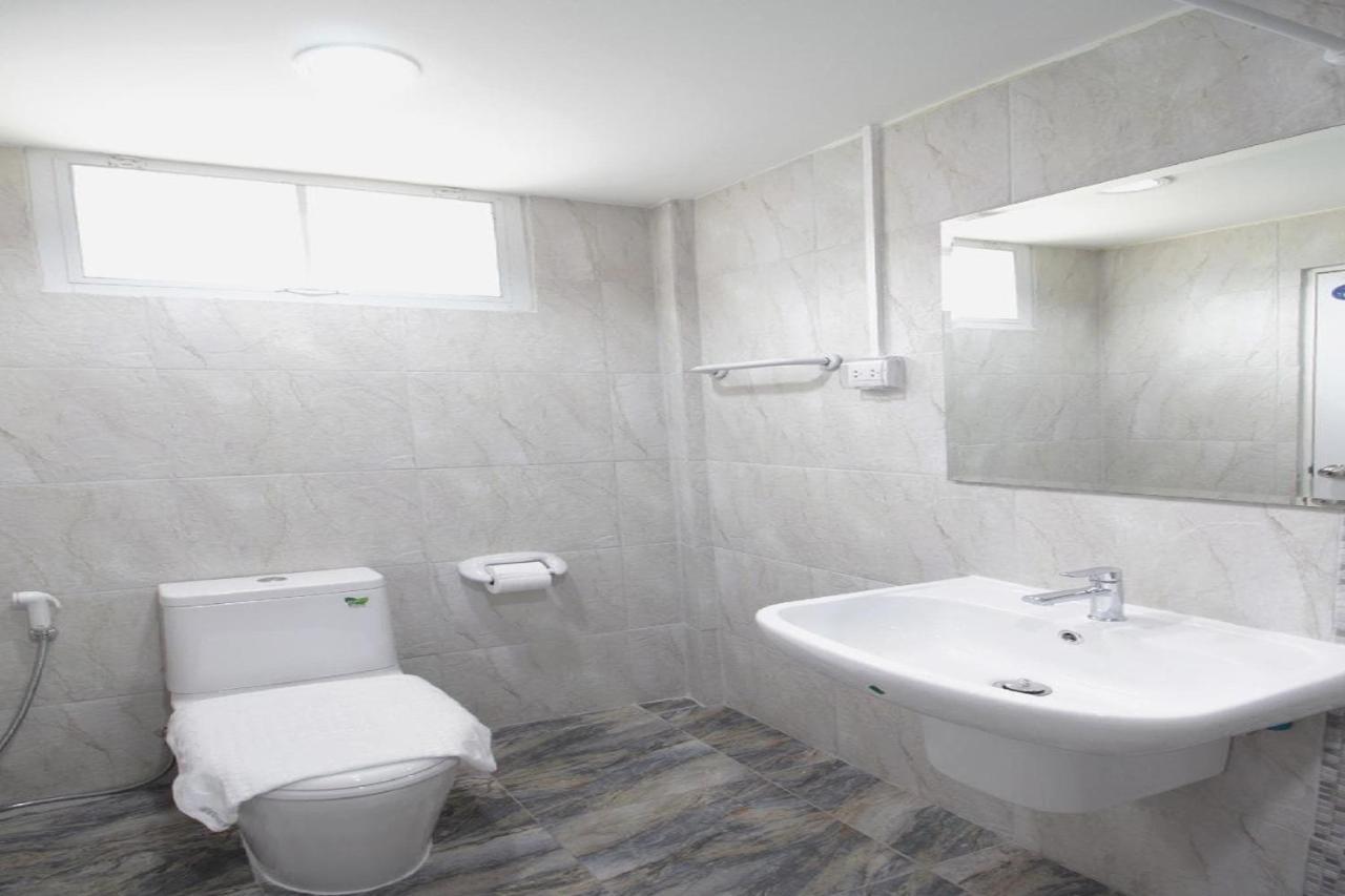 R 17 Living Hotel Бангкок Екстер'єр фото
