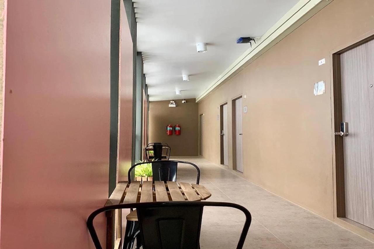 R 17 Living Hotel Бангкок Екстер'єр фото